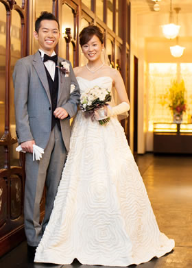 ���_���ȃA���e�B�[�N���̃E�F�f�B���O�h���X